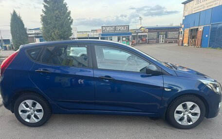 Hyundai Solaris II рестайлинг, 2015 год, 970 000 рублей, 3 фотография