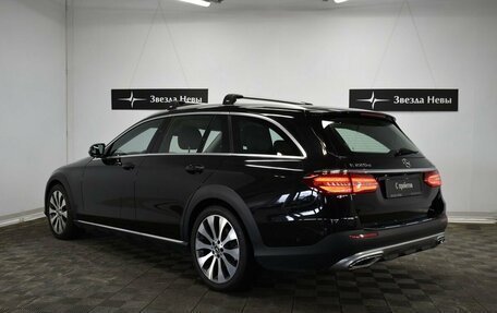 Mercedes-Benz E-Класс, 2017 год, 3 170 000 рублей, 4 фотография