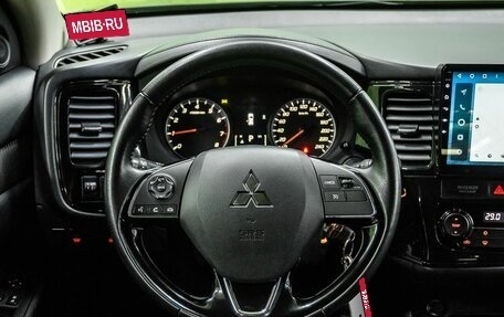 Mitsubishi Outlander III рестайлинг 3, 2015 год, 1 750 000 рублей, 14 фотография