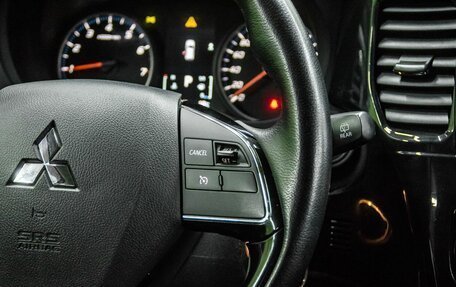 Mitsubishi Outlander III рестайлинг 3, 2015 год, 1 750 000 рублей, 16 фотография