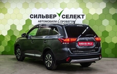Mitsubishi Outlander III рестайлинг 3, 2015 год, 1 750 000 рублей, 6 фотография