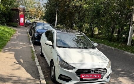 Hyundai Solaris II рестайлинг, 2018 год, 800 000 рублей, 2 фотография