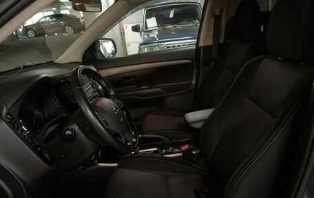 Mitsubishi Outlander III рестайлинг 3, 2018 год, 1 949 000 рублей, 5 фотография