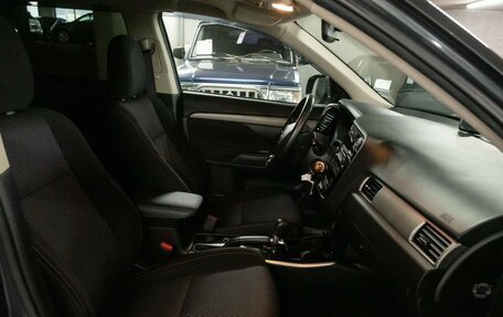 Mitsubishi Outlander III рестайлинг 3, 2018 год, 1 949 000 рублей, 8 фотография