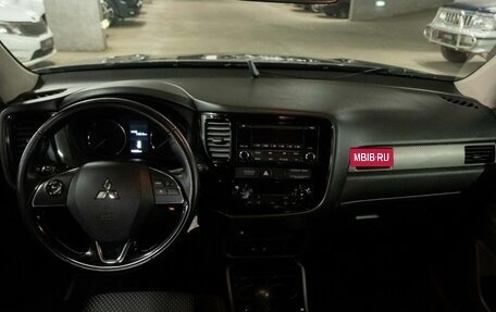 Mitsubishi Outlander III рестайлинг 3, 2018 год, 1 949 000 рублей, 7 фотография