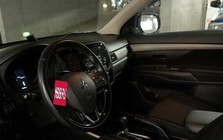 Mitsubishi Outlander III рестайлинг 3, 2018 год, 1 949 000 рублей, 6 фотография