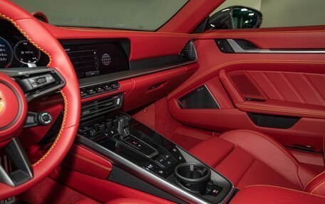 Porsche 911, 2022 год, 25 350 000 рублей, 15 фотография