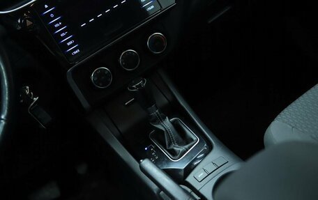 Toyota Corolla, 2018 год, 1 590 000 рублей, 15 фотография