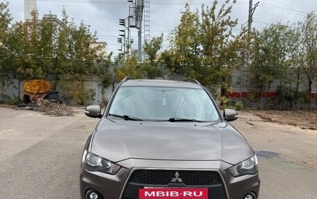 Mitsubishi Outlander III рестайлинг 3, 2011 год, 1 050 000 рублей, 2 фотография