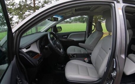 Toyota Sienna III, 2017 год, 2 800 000 рублей, 4 фотография
