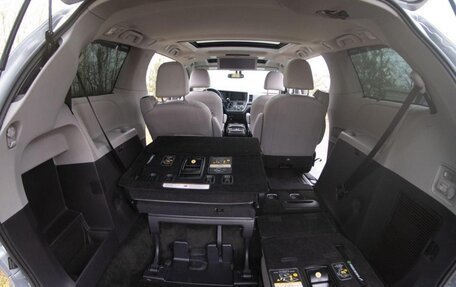 Toyota Sienna III, 2017 год, 2 800 000 рублей, 13 фотография