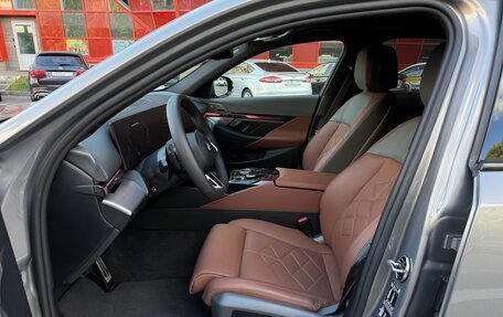 BMW 5 серия, 2024 год, 8 999 999 рублей, 10 фотография
