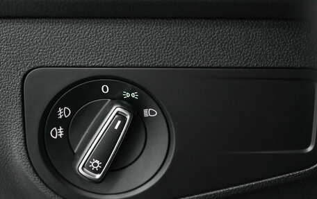 Volkswagen Tiguan II, 2019 год, 2 070 000 рублей, 11 фотография