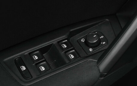 Volkswagen Tiguan II, 2019 год, 2 070 000 рублей, 10 фотография