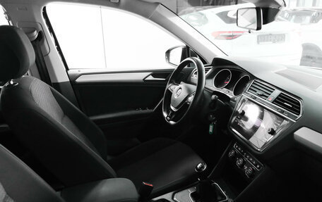 Volkswagen Tiguan II, 2019 год, 2 070 000 рублей, 20 фотография