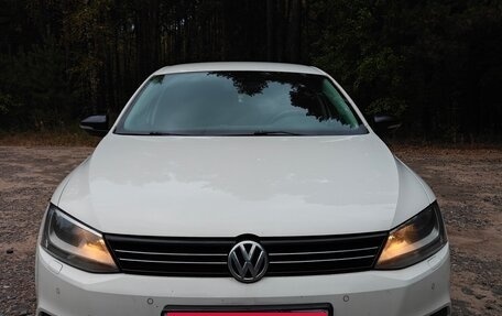 Volkswagen Jetta VI, 2013 год, 1 000 000 рублей, 3 фотография