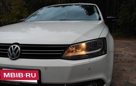Volkswagen Jetta VI, 2013 год, 1 000 000 рублей, 4 фотография