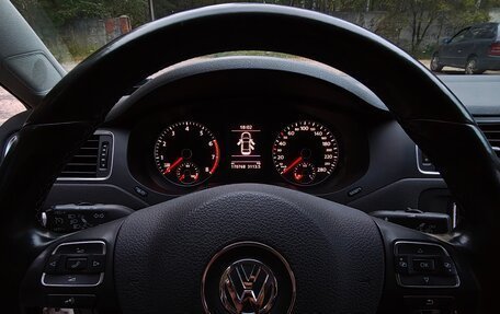 Volkswagen Jetta VI, 2013 год, 1 000 000 рублей, 24 фотография