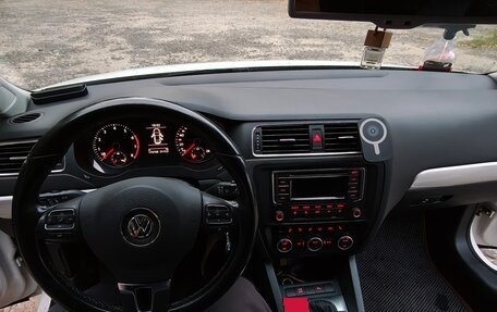 Volkswagen Jetta VI, 2013 год, 1 000 000 рублей, 23 фотография
