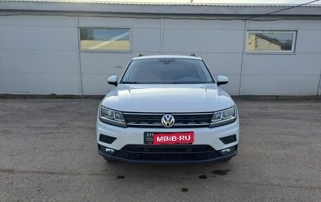 Volkswagen Tiguan II, 2020 год, 2 200 000 рублей, 2 фотография