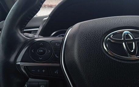 Toyota Camry, 2019 год, 1 650 000 рублей, 12 фотография