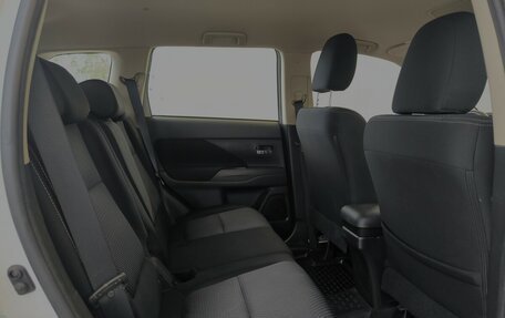 Mitsubishi Outlander III рестайлинг 3, 2018 год, 1 840 000 рублей, 12 фотография