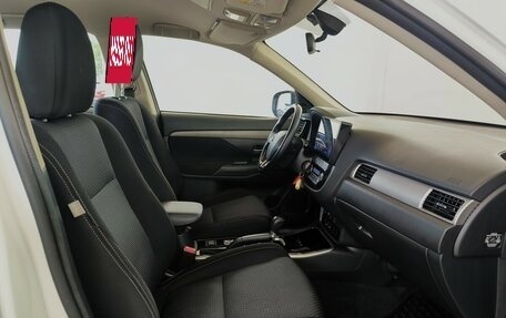 Mitsubishi Outlander III рестайлинг 3, 2018 год, 1 840 000 рублей, 11 фотография