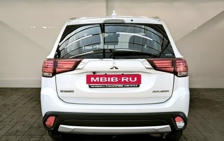 Mitsubishi Outlander III рестайлинг 3, 2018 год, 1 840 000 рублей, 3 фотография