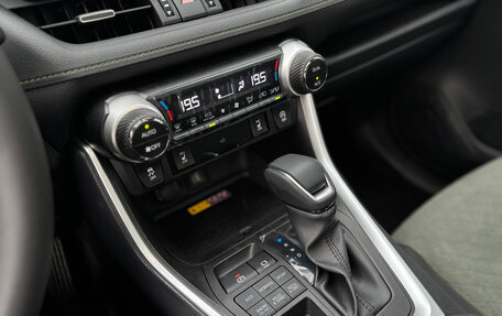 Toyota RAV4, 2025 год, 3 990 000 рублей, 15 фотография