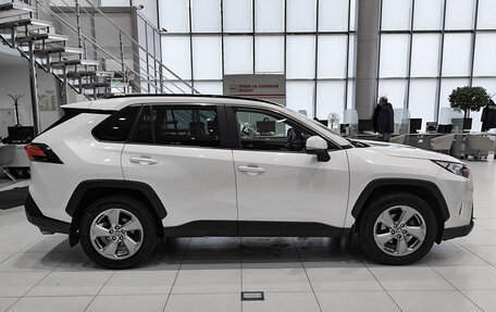 Toyota RAV4, 2021 год, 2 835 000 рублей, 8 фотография