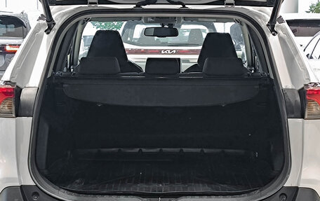 Toyota RAV4, 2021 год, 2 835 000 рублей, 14 фотография