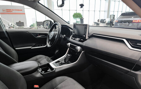 Toyota RAV4, 2021 год, 2 835 000 рублей, 15 фотография