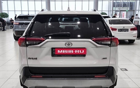 Toyota RAV4, 2021 год, 2 835 000 рублей, 10 фотография