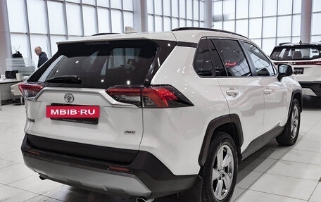 Toyota RAV4, 2021 год, 2 835 000 рублей, 9 фотография