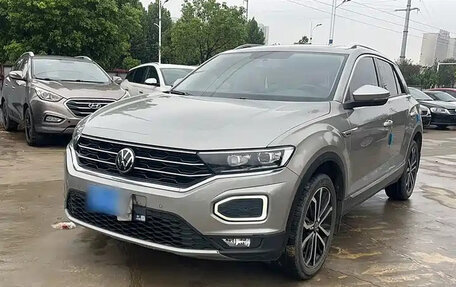Volkswagen T-Roc I, 2022 год, 1 800 222 рублей, 1 фотография