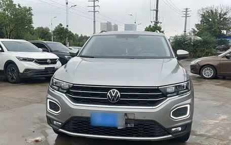 Volkswagen T-Roc I, 2022 год, 1 800 222 рублей, 2 фотография