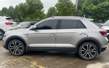 Volkswagen T-Roc I, 2022 год, 1 800 222 рублей, 5 фотография