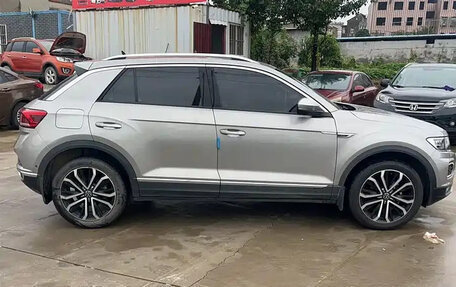 Volkswagen T-Roc I, 2022 год, 1 800 222 рублей, 4 фотография