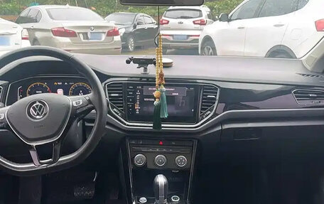 Volkswagen T-Roc I, 2022 год, 1 800 222 рублей, 10 фотография