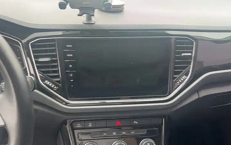 Volkswagen T-Roc I, 2022 год, 1 800 222 рублей, 13 фотография