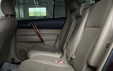 Toyota Highlander III, 2013 год, 2 199 000 рублей, 8 фотография