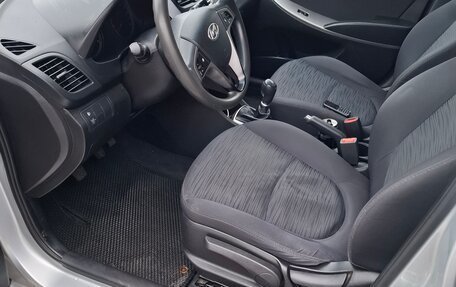 Hyundai Solaris II рестайлинг, 2016 год, 800 000 рублей, 10 фотография