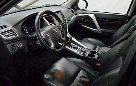 Mitsubishi Pajero Sport III рестайлинг, 2017 год, 2 195 000 рублей, 9 фотография
