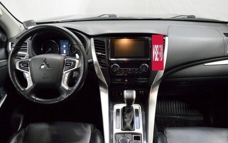 Mitsubishi Pajero Sport III рестайлинг, 2017 год, 2 195 000 рублей, 12 фотография