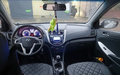 Hyundai Solaris II рестайлинг, 2012 год, 700 000 рублей, 1 фотография