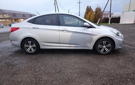Hyundai Solaris II рестайлинг, 2012 год, 700 000 рублей, 4 фотография