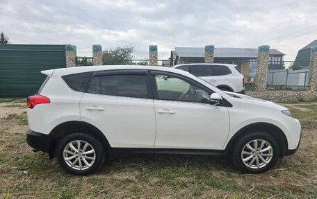 Toyota RAV4, 2015 год, 2 200 000 рублей, 4 фотография