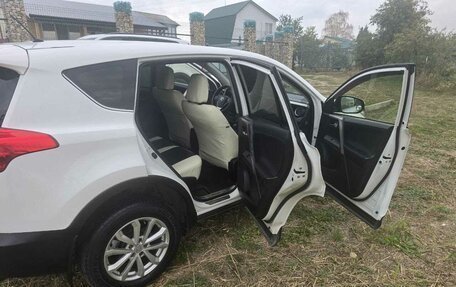 Toyota RAV4, 2015 год, 2 200 000 рублей, 14 фотография