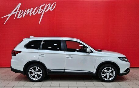 Mitsubishi Outlander III рестайлинг 3, 2019 год, 1 915 000 рублей, 6 фотография