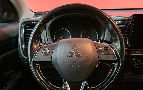 Mitsubishi Outlander III рестайлинг 3, 2019 год, 1 915 000 рублей, 12 фотография